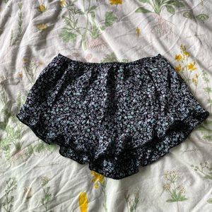 🍩Brandy Melville Flowy Shorts🍩